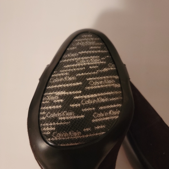 Brown Suede Calvin Klein with Chain Accent Size 9 - Picture 5 of 6